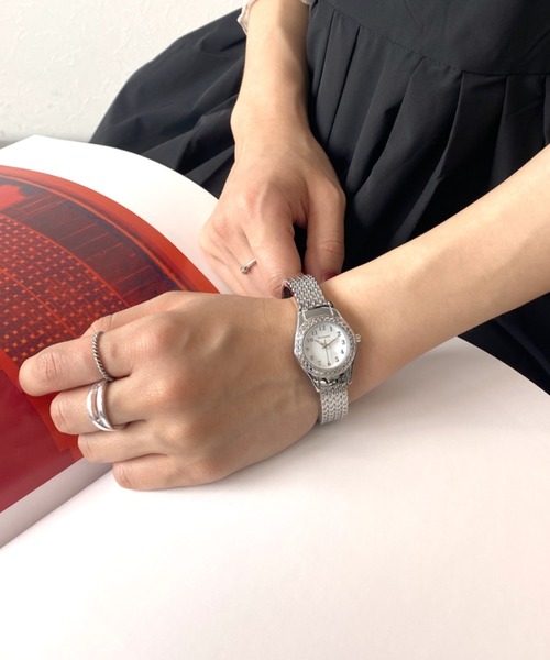 Three Four Time(スリーフォータイム)の「チェーン風バングルウォッチ / 時計(アナログ腕時計・レディース・シルバー/ゴールド・FREE)」の16枚目の写真