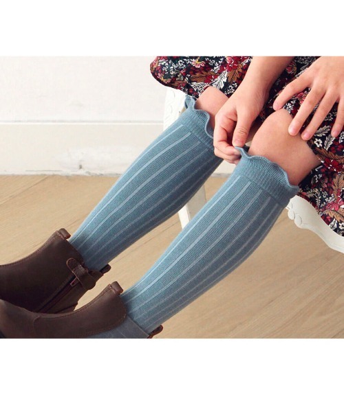 Rora（ローラ）の「ロージー ハイソックス 靴下 / 白 グレー パープル ピンク グリーン（ソックス/靴下・キッズ・パープル/チャコールグレー/グリーン/オフホワイト/ピンク・18-20cm/20-22cm/16-18cm）」の6枚目の写真