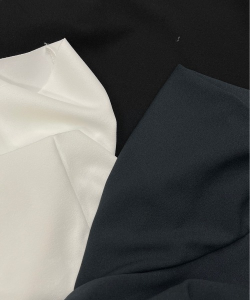 Chikashitsu +(チカシツプラス)の「ストリートファッション Chikashitsu + チカシツプラス U neck long sleeve オーバーサイズ ロンT 長袖Tシャツ UネックロンT(Tシャツ/カットソー・メンズ・チャコールグレー/ブラック/ホワイト・ONE SIZE)」の4枚目の写真