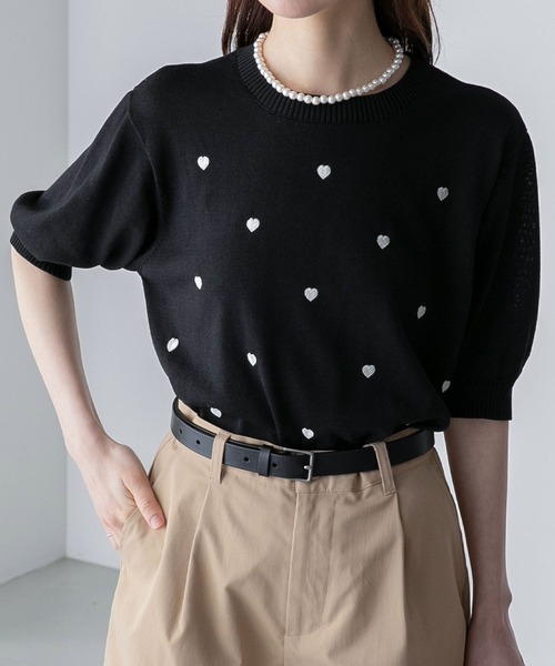 BONLECILL（ボンルシール）の「ハート刺繍 パフスリーブ半袖