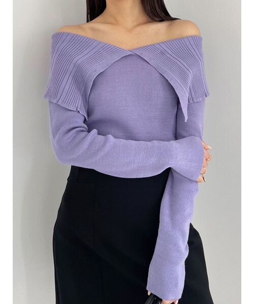 EMODA(エモダ)の「オーバーカラーデコルテニット(ニット/セーター・レディース・ベージュ/パープル/ブラック・FREE)」の1枚目の写真