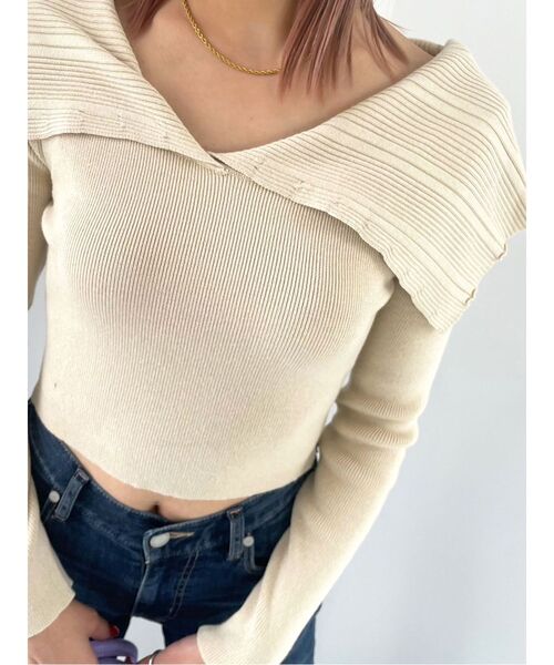 EMODA(エモダ)の「オーバーカラーデコルテニット(ニット/セーター・レディース・ベージュ/パープル/ブラック・FREE)」の6枚目の写真