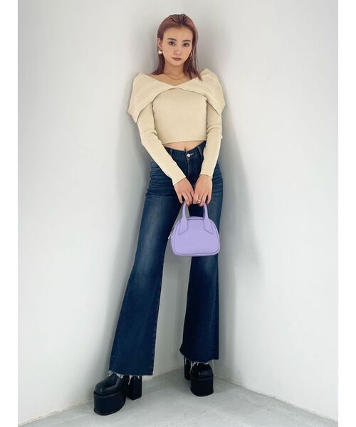 EMODA(エモダ)の「オーバーカラーデコルテニット(ニット/セーター・レディース・ベージュ/パープル/ブラック・FREE)」の7枚目の写真
