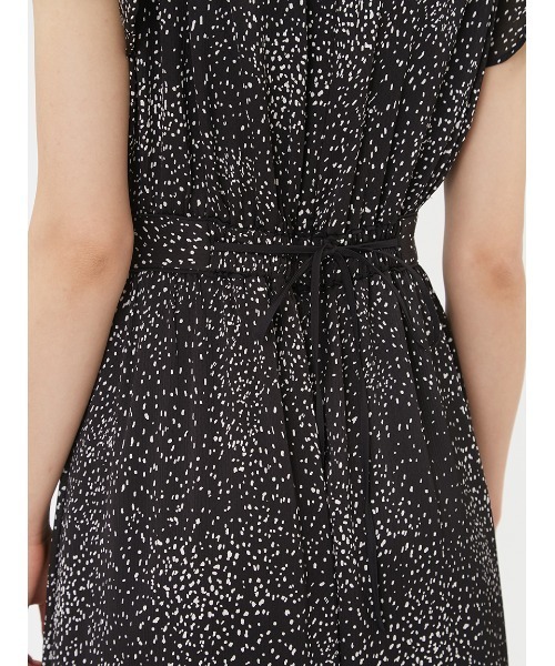 FRAY I.D（フレイアイディー）の「マルチプリントシフォンフリルワンピース（ワンピース・レディース・ブラック/アイボリー/ネイビー・0/00/1）」の17枚目の写真