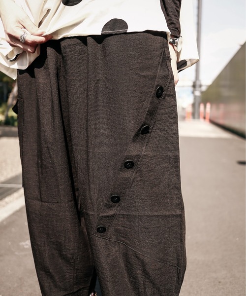 rovtski（ロフトスキー）の「斜めボタンコクーンパンツ（その他パンツ・レディース・グレー/ブラック・FREE）」の13枚目の写真