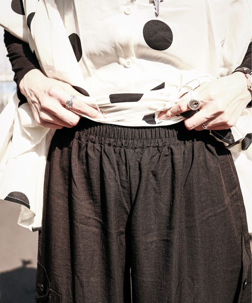 rovtski（ロフトスキー）の「斜めボタンコクーンパンツ（その他パンツ・レディース・グレー/ブラック・FREE）」の14枚目の写真