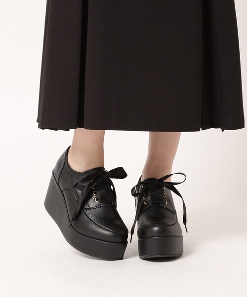 cs T&P(シーエスティーアンドピー)の「厚底サテンリボン付きシューズ(パンプス・レディース・アイボリー/ネイビー系6/ブラック/ブラック系1・M/L/S/LL)」の1枚目の写真