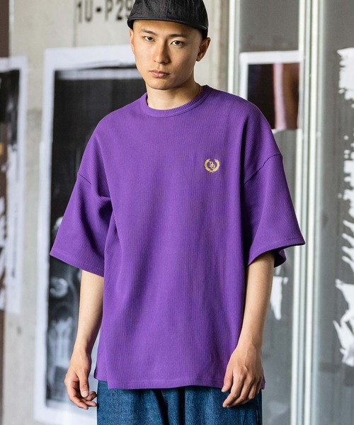 Rocky Monroe(ロッキーモンロー)の「オーバーサイズ ワンポイント刺繍 ワッフル半袖Tシャツ(Tシャツ/カットソー・メンズ・ブラック/パープル/グレー/イエロー/グリーン/アイボリー・M/L/XL)」の1枚目の写真