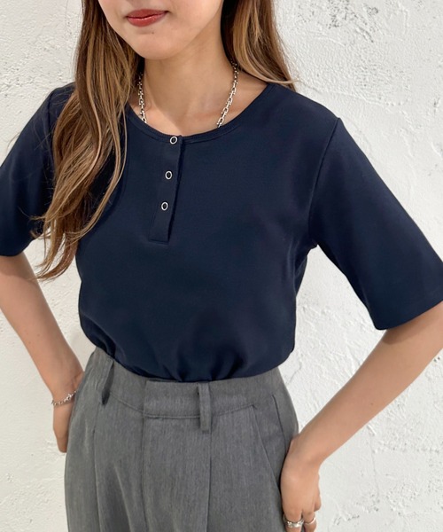 apres jour mignon(アプレジュールミニョン)の「ヘンリーネック半袖トップス【ZOZOTOWN限定アイテム】(Tシャツ/カットソー・レディース・ネイビー/アイボリー/ブラック/ブルー/その他・X-LARGE/フリー)」の3枚目の写真