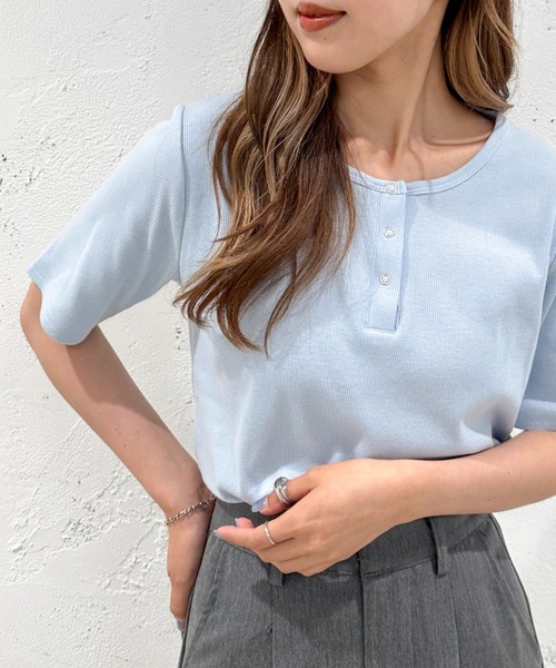 apres jour mignon(アプレジュールミニョン)の「ヘンリーネック半袖トップス【ZOZOTOWN限定アイテム】(Tシャツ/カットソー・レディース・ネイビー/アイボリー/ブラック/ブルー/その他・X-LARGE/フリー)」の4枚目の写真