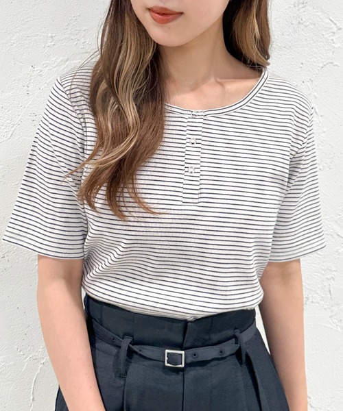 apres jour mignon(アプレジュールミニョン)の「ヘンリーネック半袖トップス【ZOZOTOWN限定アイテム】(Tシャツ/カットソー・レディース・ネイビー/アイボリー/ブラック/ブルー/その他・X-LARGE/フリー)」の5枚目の写真