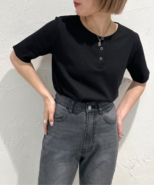apres jour mignon(アプレジュールミニョン)の「ヘンリーネック半袖トップス【ZOZOTOWN限定アイテム】(Tシャツ/カットソー・レディース・ネイビー/アイボリー/ブラック/ブルー/その他・X-LARGE/フリー)」の17枚目の写真