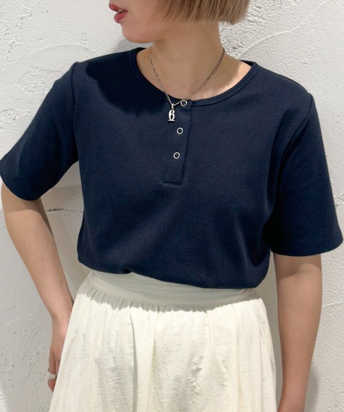 apres jour mignon(アプレジュールミニョン)の「ヘンリーネック半袖トップス【ZOZOTOWN限定アイテム】(Tシャツ/カットソー・レディース・ネイビー/アイボリー/ブラック/ブルー/その他・X-LARGE/フリー)」の11枚目の写真