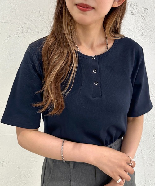 apres jour mignon(アプレジュールミニョン)の「ヘンリーネック半袖トップス【ZOZOTOWN限定アイテム】(Tシャツ/カットソー・レディース・ネイビー/アイボリー/ブラック/ブルー/その他・X-LARGE/フリー)」の6枚目の写真