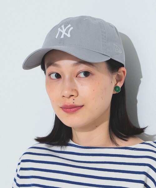 BEAMS BOY(ビームスボーイ)の「NEW ERA × BEAMS BOY / 別注 930 チェーンステッチ キャップ(キャップ・レディース・ネイビー/グレー・FREE)」の2枚目の写真