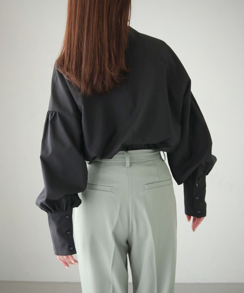 cheriella(シェリエラ)の「【cheriella】WEB限定ボリュームスリーブブラウス(シャツ/ブラウス・レディース・ブラック/オフホワイト/パープル・M)」の21枚目の写真