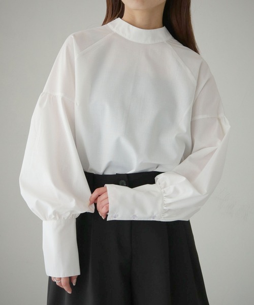 cheriella(シェリエラ)の「【cheriella】WEB限定ボリュームスリーブブラウス(シャツ/ブラウス・レディース・ブラック/オフホワイト/パープル・M)」の4枚目の写真