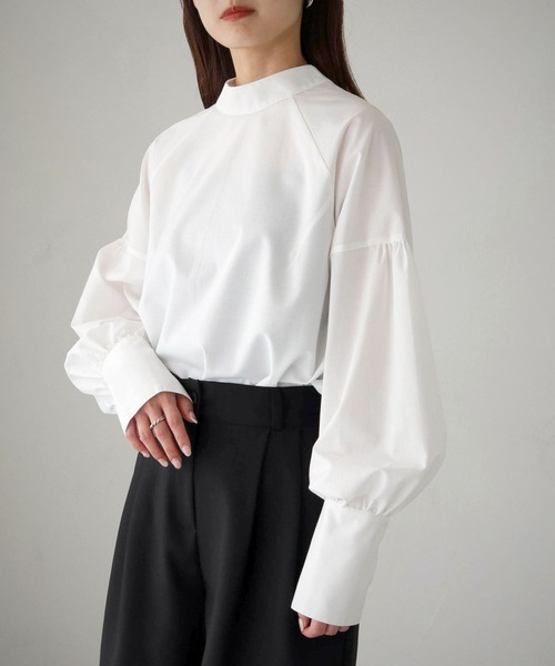 cheriella(シェリエラ)の「【cheriella】WEB限定ボリュームスリーブブラウス(シャツ/ブラウス・レディース・ブラック/オフホワイト/パープル・M)」の6枚目の写真