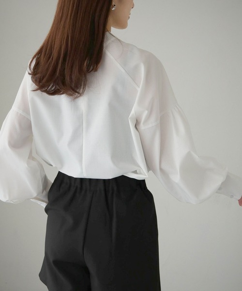 cheriella(シェリエラ)の「【cheriella】WEB限定ボリュームスリーブブラウス(シャツ/ブラウス・レディース・ブラック/オフホワイト/パープル・M)」の9枚目の写真