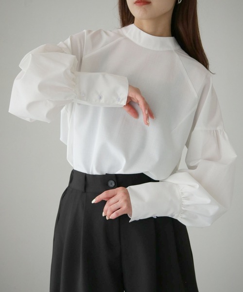 cheriella(シェリエラ)の「【cheriella】WEB限定ボリュームスリーブブラウス(シャツ/ブラウス・レディース・ブラック/オフホワイト/パープル・M)」の5枚目の写真