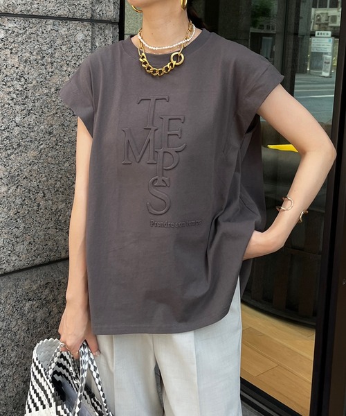 DouDou（ドゥドゥ）の「エンボスロゴバックギャザーTEE（Tシャツ/カットソー・レディース・グレイッシュベージュ/オフホワイト/チャコールグレー・FREE）」の2枚目の写真