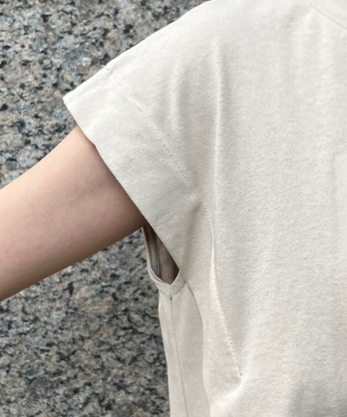 DouDou（ドゥドゥ）の「エンボスロゴバックギャザーTEE（Tシャツ/カットソー・レディース・グレイッシュベージュ/オフホワイト/チャコールグレー・FREE）」の18枚目の写真