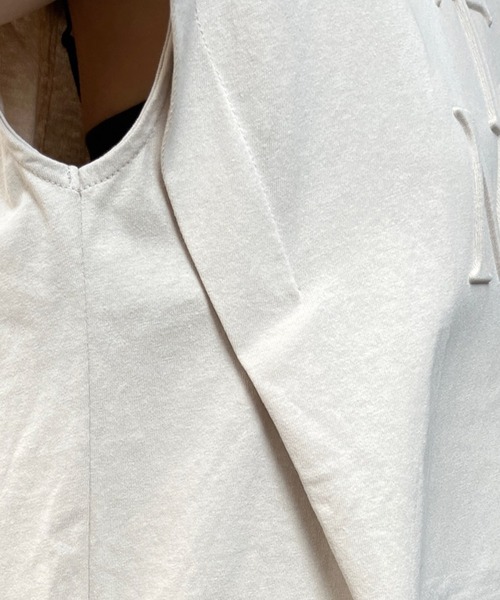 DouDou（ドゥドゥ）の「エンボスロゴバックギャザーTEE（Tシャツ/カットソー・レディース・グレイッシュベージュ/オフホワイト/チャコールグレー・FREE）」の19枚目の写真