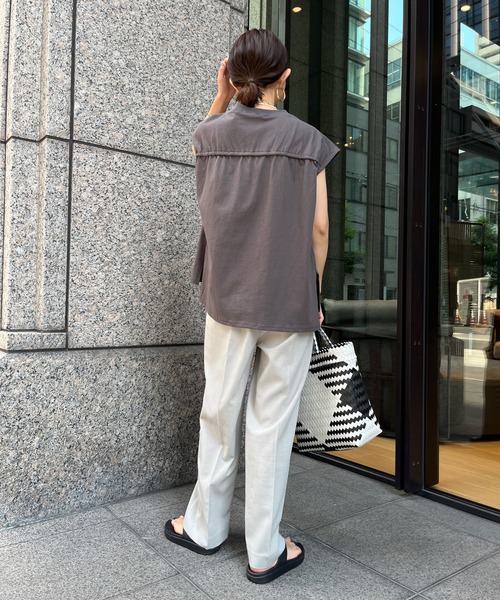 DouDou（ドゥドゥ）の「エンボスロゴバックギャザーTEE（Tシャツ/カットソー・レディース・グレイッシュベージュ/オフホワイト/チャコールグレー・FREE）」の8枚目の写真