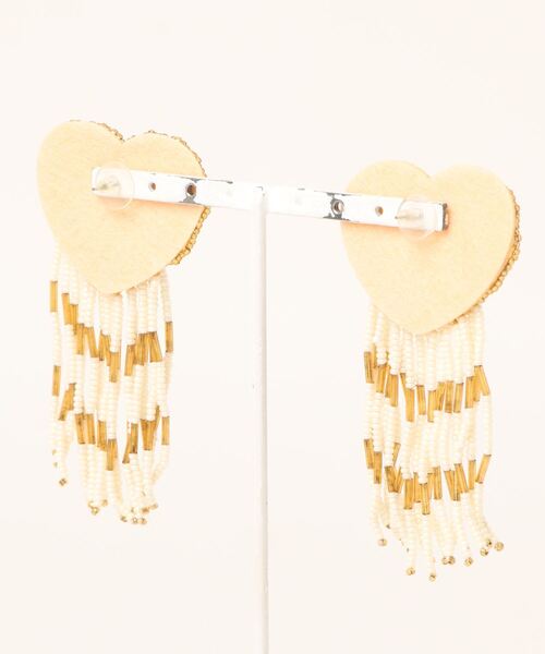 tone(トーン)の「【papillon】ハート刺繍ピアス(MA)(ピアス(両耳用)・レディース・レッド/ホワイト・FREE)」の5枚目の写真