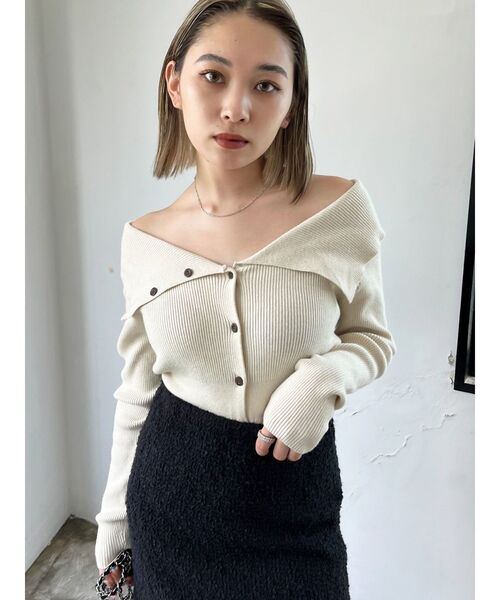 EMODA（エモダ）の「オープンネックフィットラインニット（ニット/セーター・レディース・アイボリー/グレー/ブラック・FREE）」の18枚目の写真