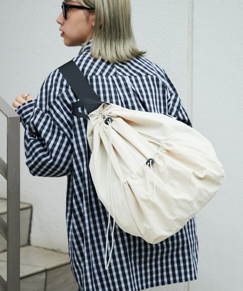 CIAOPANIC TYPY(チャオパニックティピー)の「ドロストナイロンワンショルダーバッグ(ショルダーバッグ・メンズ・ブラック/グレー/カーキ/アイボリー・ONE SIZE)」の1枚目の写真