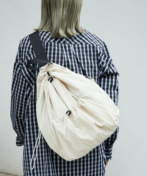 CIAOPANIC TYPY(チャオパニックティピー)の「ドロストナイロンワンショルダーバッグ(ショルダーバッグ・メンズ・ブラック/グレー/カーキ/アイボリー・ONE SIZE)」の5枚目の写真