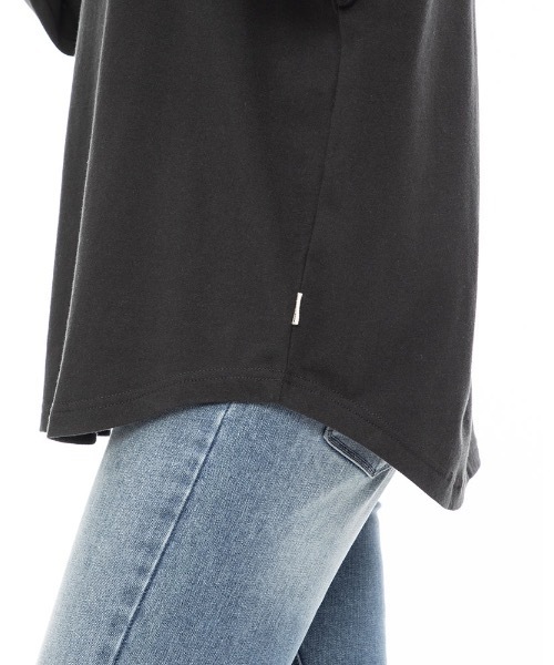 BILLABONG(ビラボン)の「BILLABONG レディース SLV ARCH LOGO LS TEE ロンT 【2023年秋冬モデル】/ビラボン袖メッセージプリントラウンドカットロングスリーブTシャツ(Tシャツ/カットソー・レディース・オフホワイト/ブラック・MEDIUM/LARGE)」の10枚目の写真