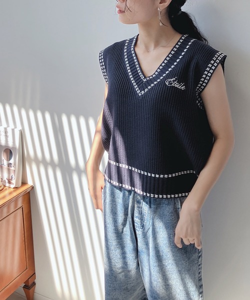 AS KNOW AS plus(アズノゥアズプラス)の「☆ステッチ 刺繍ニットベスト(ベスト・レディース・アイボリー/モカ/ネイビー・FREE)」の3枚目の写真