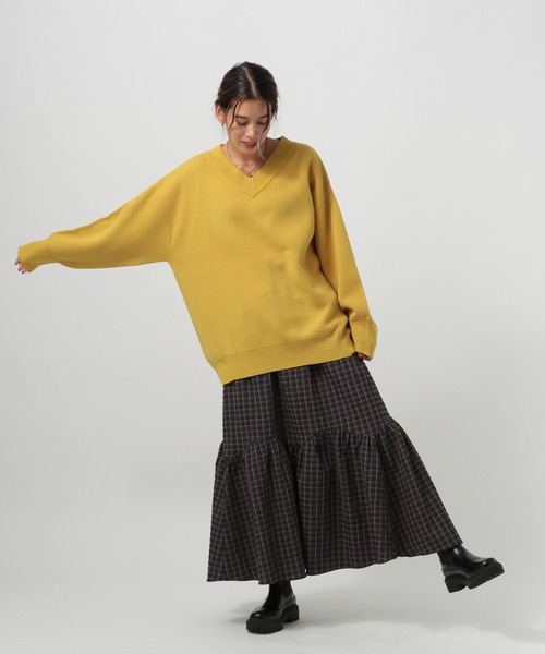 BAYFLOW(ベイフロー)の「オーバーサイズVネックニット(ニット/セーター・レディース・ブラック/ブルー/オフホワイト/マスタード・FREE)」の12枚目の写真