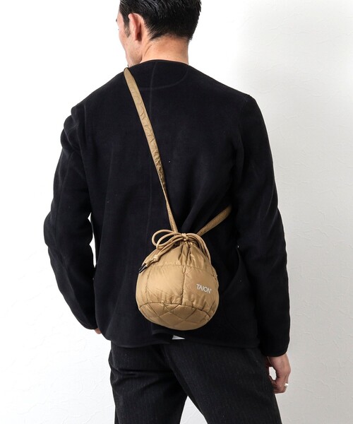 TAION（タイオン）の「【TAION/タイオン】DRAW STRING DOWN BAG S（ショルダーバッグ・メンズ・ネイビー/オリーブ/チャコールグレー/パープル/ベージュ/ブラック/ブルー・FREE）」の3枚目の写真