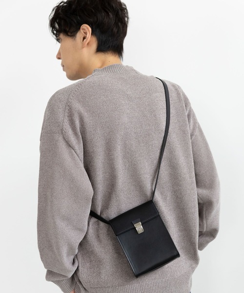 LAKOLE（ラコレ）の「FLAPスクエアショルダー / 987320（ショルダーバッグ・メンズ・オフホワイト/ベージュ/ブラック・FREE）」の2枚目の写真