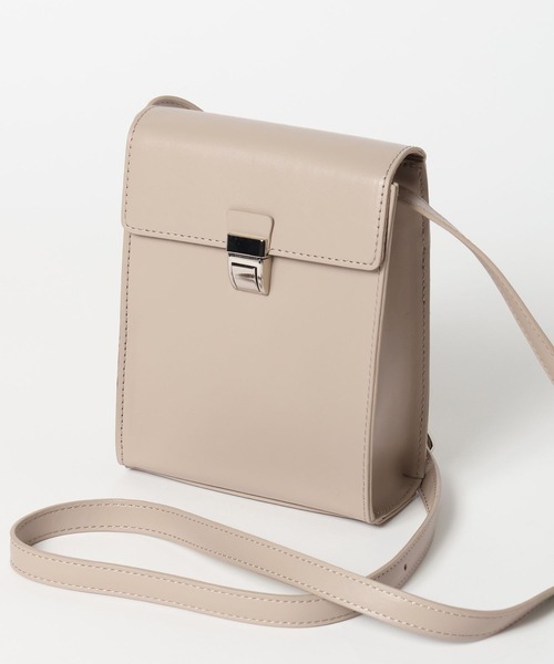 LAKOLE（ラコレ）の「FLAPスクエアショルダー / 987320（ショルダーバッグ・メンズ・オフホワイト/ベージュ/ブラック・FREE）」の6枚目の写真