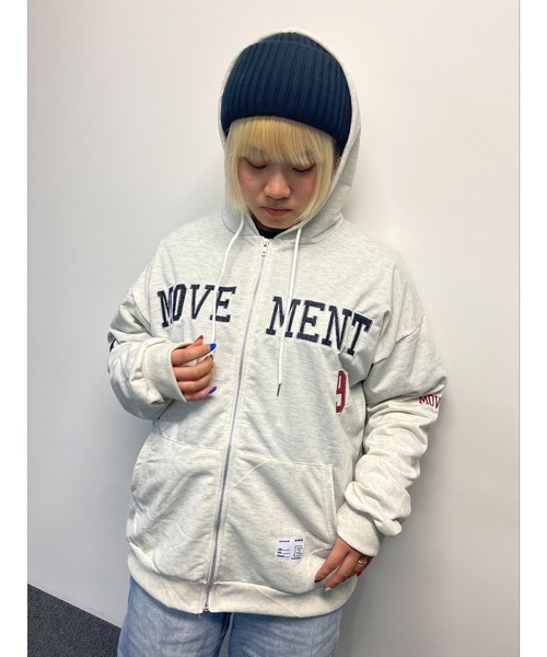 DEVICE（デバイス）の「オーバーサイズ フロント カレッジロゴ フーディパーカー（パーカー・レディース・グレー・FREE）」の5枚目の写真