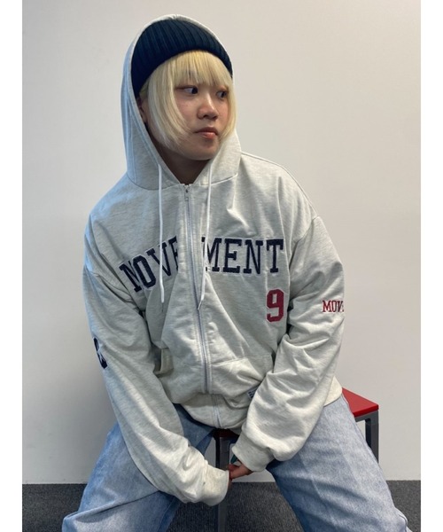 DEVICE（デバイス）の「オーバーサイズ フロント カレッジロゴ フーディパーカー（パーカー・レディース・グレー・FREE）」の3枚目の写真