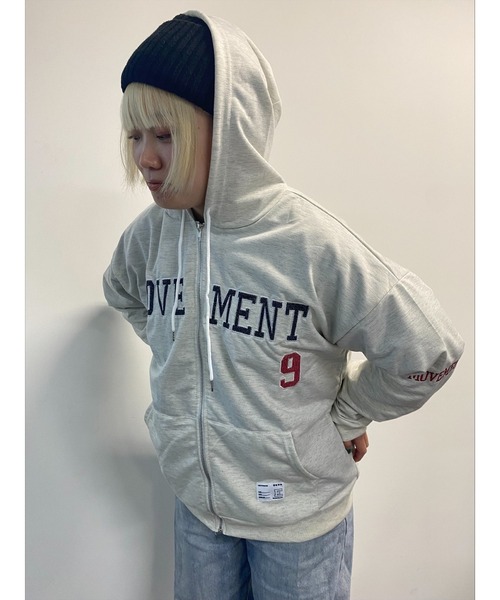 DEVICE（デバイス）の「オーバーサイズ フロント カレッジロゴ フーディパーカー（パーカー・レディース・グレー・FREE）」の9枚目の写真