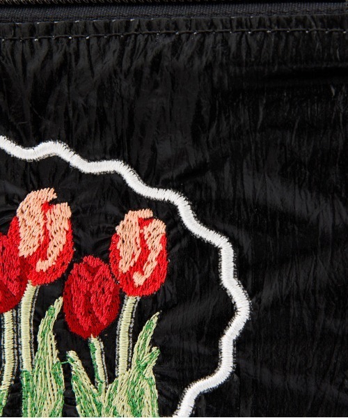 Casselini(キャセリーニ)の「Casselini(キャセリーニ)エンブロイダリーフラワーポーチ(ポーチ・レディース・ラベンダー/ブラック/シルバー・FREE)」の18枚目の写真