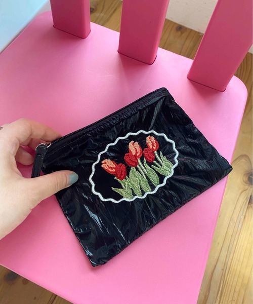 Casselini(キャセリーニ)の「Casselini(キャセリーニ)エンブロイダリーフラワーポーチ(ポーチ・レディース・ラベンダー/ブラック/シルバー・FREE)」の21枚目の写真