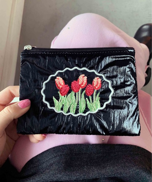 Casselini(キャセリーニ)の「Casselini(キャセリーニ)エンブロイダリーフラワーポーチ(ポーチ・レディース・ラベンダー/ブラック/シルバー・FREE)」の7枚目の写真