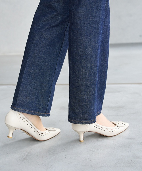 LE TALON（ルタロン）の「5.5cmカットワークオーナメントパンプス（パンプス・レディース・ブラック/アイボリー/ブロンズ・22cm/22.5cm/23cm/23.5cm/24cm/24.5cm/25cm）」の7枚目の写真