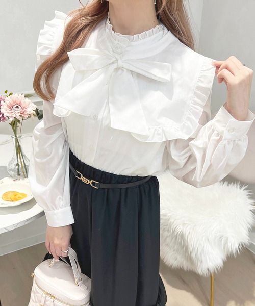 apres jour(アプレジュール)の「ボウタイスクエアカラー+ブラウス【ZOZOTOWN限定アイテム】(シャツ/ブラウス・レディース・ホワイト系その他/ブラック系その他・フリー/X-LARGE)」の1枚目の写真