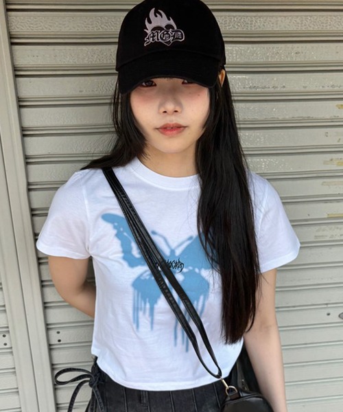 MAHAGRID（マハグリッド）の「『mahagrid/マハグリッド』 BUTTERFLY GOTH CROP TEE/蝶クロップ Tシャツ（Tシャツ/カットソー・レディース・チャコールグレー/ホワイト・FREE）」の2枚目の写真
