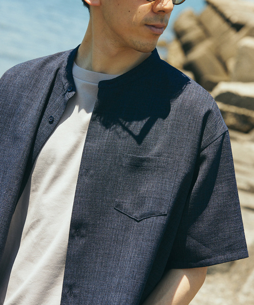 JOURNAL STANDARD relume(ジャーナルスタンダード レリューム)の「TECH CANVAS バンドカラー 半袖シャツ(シャツ/ブラウス・メンズ・ブラック/クリアブルー/アイボリー/オリーブ・LARGE/MEDIUM/SMALL)」の1枚目の写真