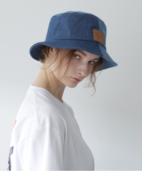 AVIREX(アヴィレックス)の「《直営店限定》DENIM BUCKET HAT/デニムバケットハット(ハット・レディース・インディゴブルー/ブラック・FREE)」の4枚目の写真