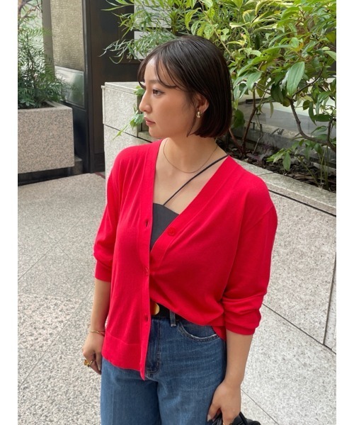 Mila Owen（ミラオーウェン）の「シェル釦ハイゲージボックスカーディガン【手洗い可能】（カーディガン/ボレロ・レディース・パープル/ライム/ライトグレー/ブラック/ライトベージュ/キャメル/レッド・0/1）」の7枚目の写真